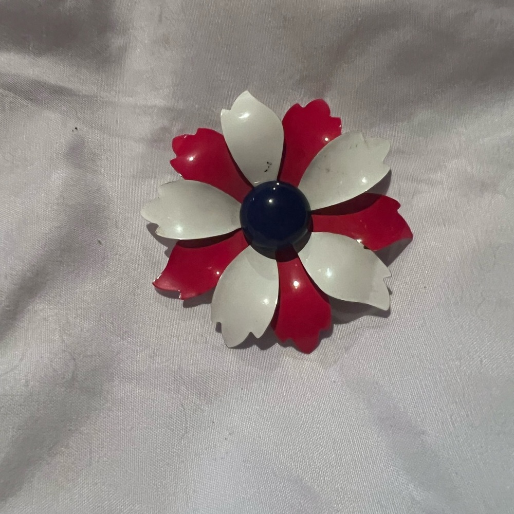 Flower pin